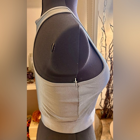 Guess Sports Bra Size XL Women Active Top silver. Logo across chest- NWOT - Picture 2 of 7